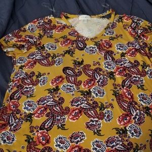 Beautiful vibrant shirt. Peep Shoulder, size 3X